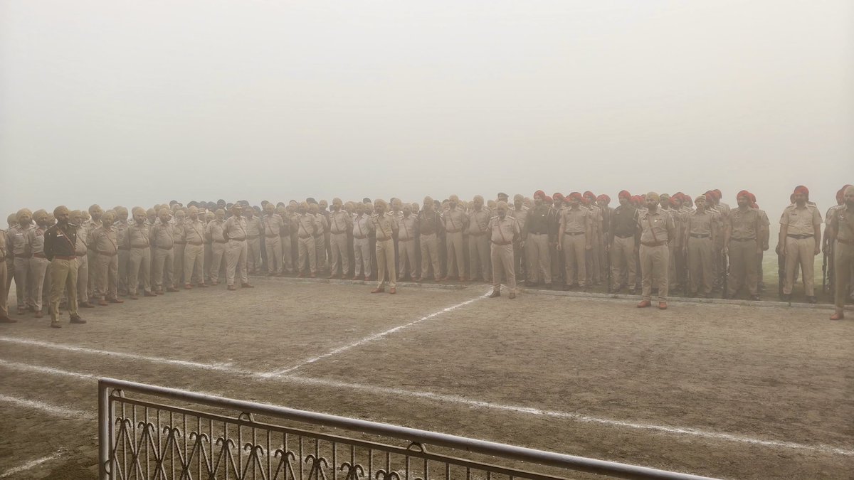 SangrurPolice's tweet image. By interacting with the police personnel, he heard their problems and encouraged them to wholeheartedly work for the fight against drugs 

#GeneralParade #LawAndOrder(2/2)
