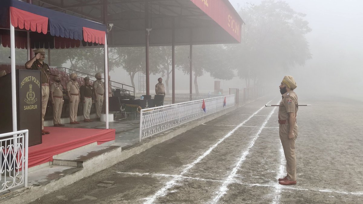 SangrurPolice's tweet image. By interacting with the police personnel, he heard their problems and encouraged them to wholeheartedly work for the fight against drugs 

#GeneralParade #LawAndOrder(2/2)