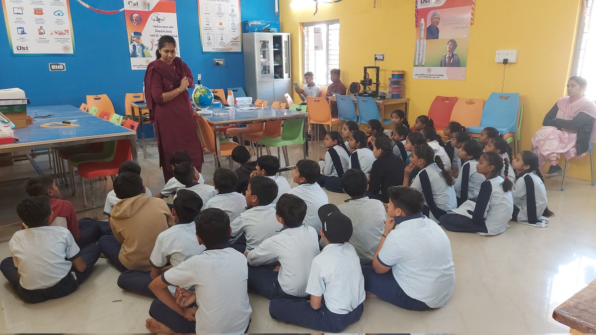SK_ip_lab's tweet photo. “Students of Standard 7 from Shri R H jani Hingwala Highwala highSchool visited the IP Lab today. During the visit, they were given detailed information about Intellectual Property (IP) the functions of the IP Lab, and the importance of patents.”#gujcost
#cscsabarkantha #iplab https://t.co/ssrqzbhJk7