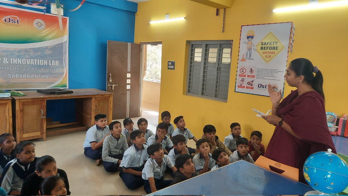 SK_ip_lab's tweet photo. “Students of Standard 7 from Shri R H jani Hingwala Highwala highSchool visited the IP Lab today. During the visit, they were given detailed information about Intellectual Property (IP) the functions of the IP Lab, and the importance of patents.”#gujcost
#cscsabarkantha #iplab https://t.co/ssrqzbhJk7