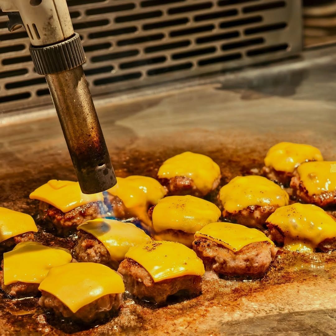 kaito0819's tweet photo. Truth of life: nothing a bite of takoyakican't fix; if one can't, take two。spicy and satisfying！🚕 https://t.co/KFzAtqxaZN
