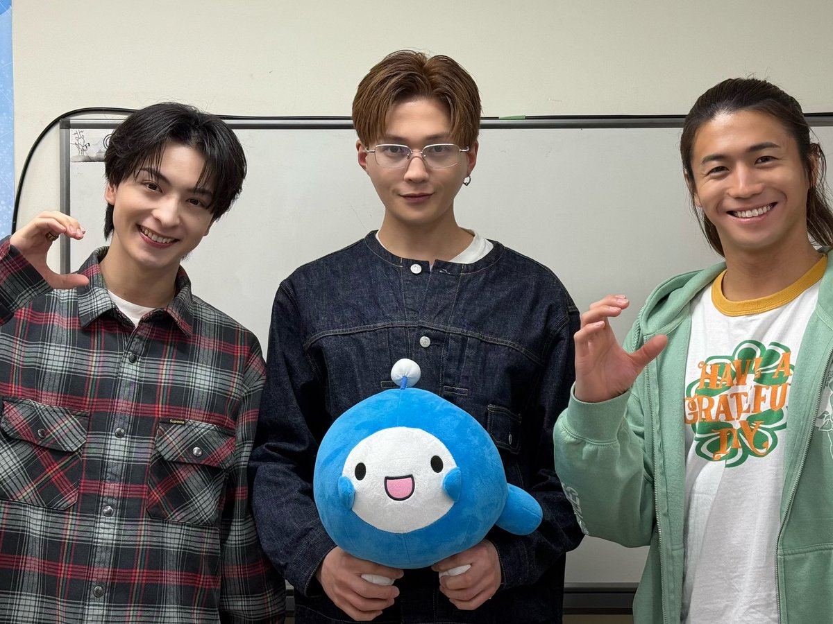 fantastics_fext's tweet photo. 沖縄プロモーション📢
ずっとずっと&𝐖𝐞𝐥𝐜𝐨𝐦𝐞 𝐭𝐨 𝐒𝐮𝐧𝐬𝐡𝐢𝐧𝐞
⎯⎯⎯⎯⎯⎯⎯⎯⎯⎯⎯⎯⎯⎯⎯⎯ ⟡.·

QAB琉球朝日放送
「CATCHY（キャッチー）第1部」

#瀬口黎弥 #木村慧人 #八木勇征 が出演します📺
ぜひご覧ください！

@QAB_news
#QAB #ニュースキャッチー
#FANTASTICS
#ずっとずっと
#WelcometoSunshine
#ファンタの軌跡