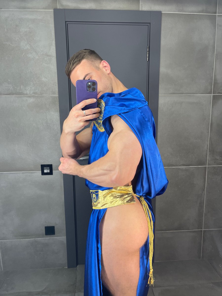 Muscular Friend tweet media