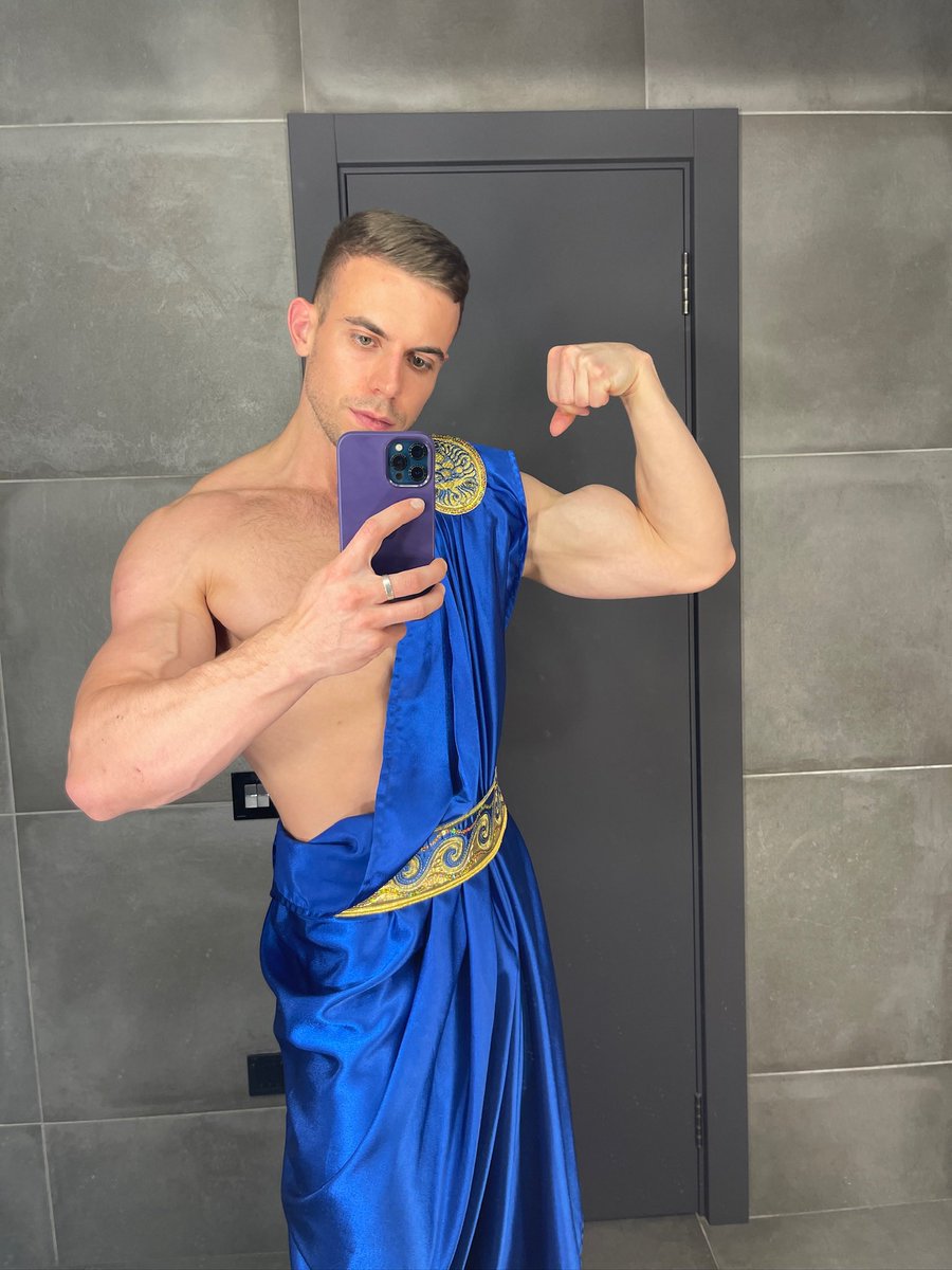 Muscular Friend tweet media