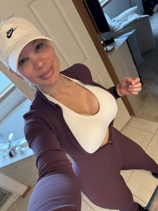 MiaCastro223's tweet photo. No matter what a woman looks like, if she's confident, she's sexy. ... https://t.co/5anALl3QGC