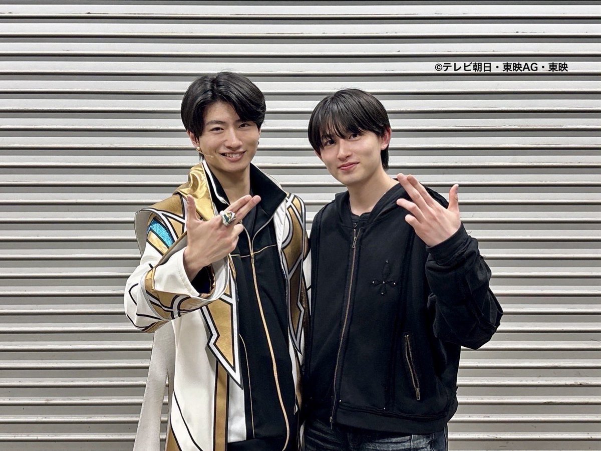 yukihayama1027's tweet photo. ナンバーワン戦隊ゴジュウジャー 
Gロッソ公演
先日 観劇させていただきました！

周りから聞こえてくる「頑張れぇ！」が響く空間と、その声援に応えるヒーローたちの姿に感動しました。
ヒーローって本当に偉大なんだなぁ…って。

写真は魁希と🐻‍❄️
相変わらず元気でした笑 https://t.co/aRrT8sB3lv