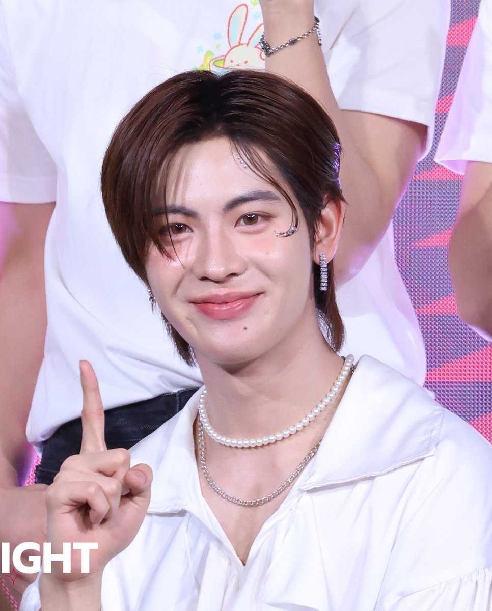 งานรับรางวัลถ้าได้ลุคสวยๆแบบนี้ กุตีลังกาเลยอ่ะ