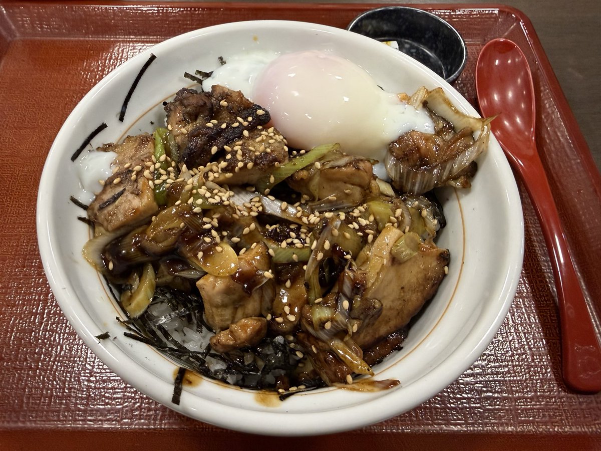 YamasawaRey's tweet photo. なか卯の『炭火焼き鳥丼』がたんぱく質が約33g(温玉乗せたら40g近く)あって中々美味い。良い筋肉飯見つけた😋 https://t.co/c2VfyphlSN
