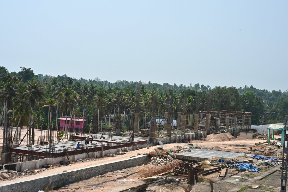 GMSRailway's tweet photo. Progress on track!🚧🚆
Work on the new station building at #Thiruvananthapuram South railway station is moving ahead steadily, marking a key step in strengthening railway infrastructure in Kerala’s capital.
#Kerala #SouthernRailway #IndianRailways #SRInfraUpdate https://t.co/XDFLH6QDUW