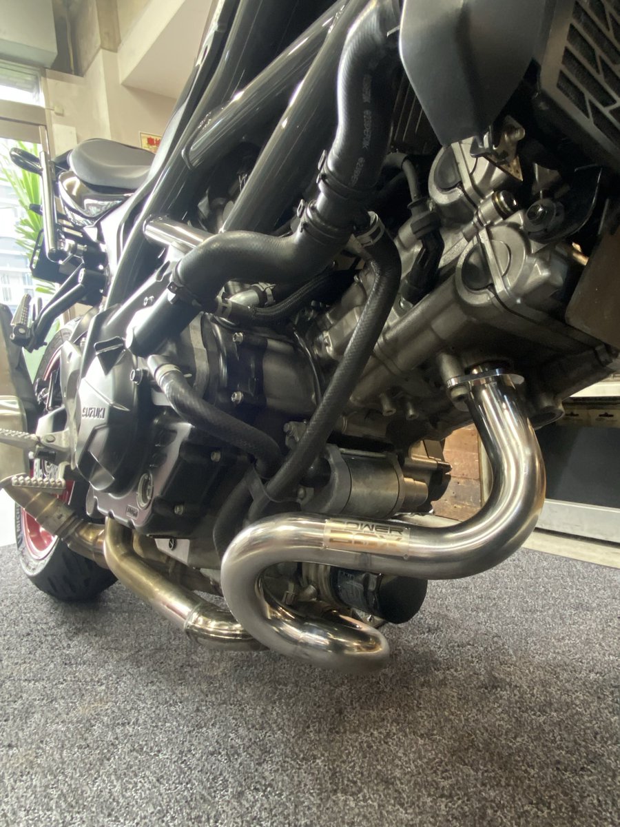 sptadao_asakusa's tweet image. SUZUKI SV650
SP忠男
SP忠男 POWERBOX パイプ チタンソリッド
装着させて頂きました！

SR400からお乗り換えのオーナー様✨
なんとSP忠男マフラーは今回で4台目のリピート！

低回転からトルクが立ち上がる
「気持ちイー走り」を今回も体感して頂きます。

#SV650
#SP忠男
#POWERBOX