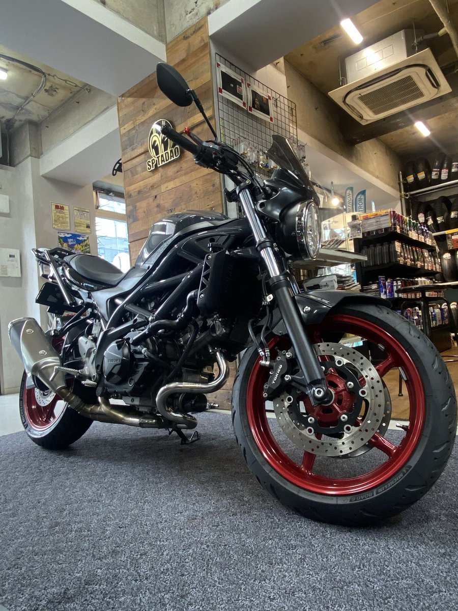 sptadao_asakusa's tweet image. SUZUKI SV650
SP忠男
SP忠男 POWERBOX パイプ チタンソリッド
装着させて頂きました！

SR400からお乗り換えのオーナー様✨
なんとSP忠男マフラーは今回で4台目のリピート！

低回転からトルクが立ち上がる
「気持ちイー走り」を今回も体感して頂きます。

#SV650
#SP忠男
#POWERBOX