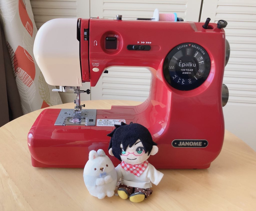 我が家のミシンはジャノメの営業さんと相談して選んだエポルク（100周年記念モデル）です✌️

エポルク過労死しそうなくらい使われてて申し訳なくなる🤣