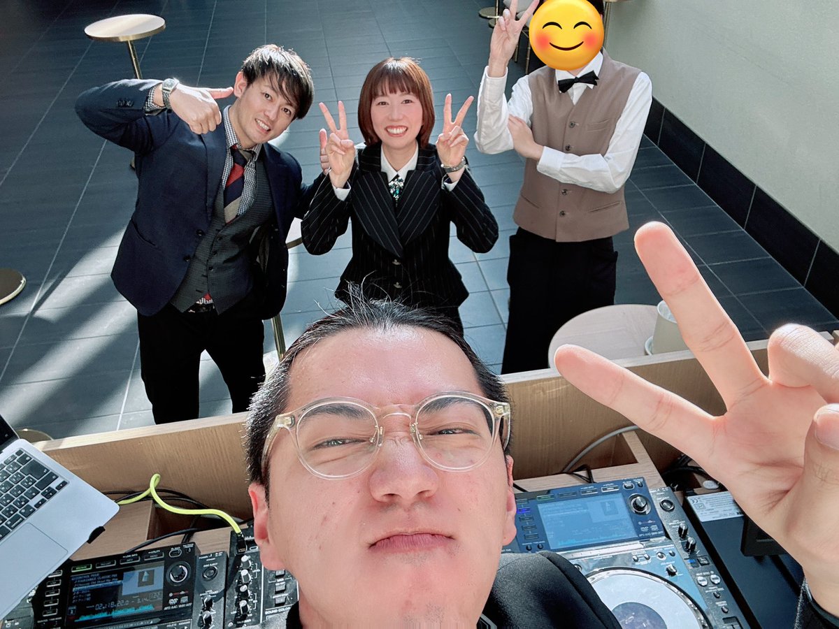 気を抜くとすぐ更新忘れてる😂

2月は他県にあちこち行っておりましたー！
ありがたいことに、久々に東京にも呼んでいただき、合計7日間ご依頼いただきました☺️

3月ももう中盤。
花粉症にも負けず、楽しんでいきましょー！🤧笑

写真は神戸の結婚式場にて。