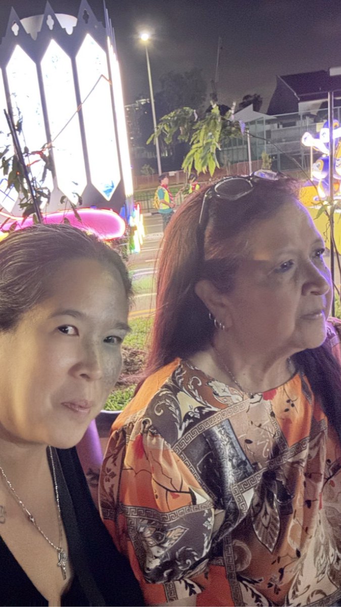 palmerdebra's tweet photo. After Mass last Saturday, after sending Granny home, Mum and I headed out to catch the Chingay floats and fireworks. I’ve always loved fireworks — there’s just something magical about watching the sky light up.
#Chingay
#FireworksMagic
#FamilyMoments
#SingaporeNights https://t.co/kYjDgi8ec9