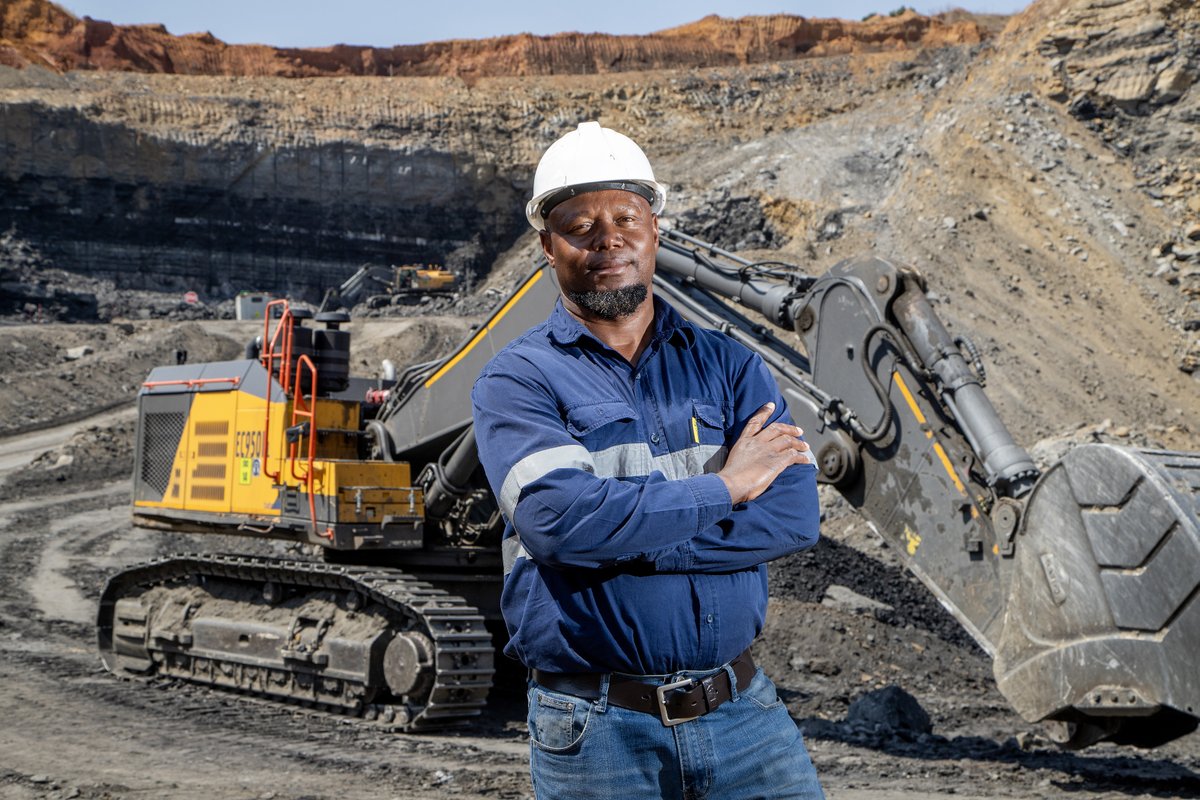 canyoncoal's tweet photo. “It is not just about what I say, but how we work together to reach our goals as a team. By collaborating, we can definitely achieve our targets," says #khanyecolliery Mine Manager, Kgotso Mongalo.
Get the story in #TheMaroonPost: https://t.co/dB7DbdZEFV
#canyoncoal https://t.co/NjjOiDjjSc