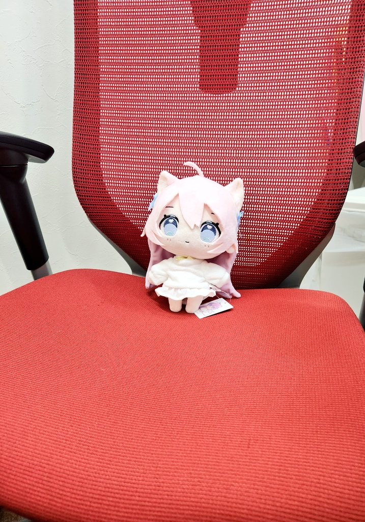davinci_510's tweet photo. オカムラバロンチェアレッド（エクストラハイバック付きメッシュタイプ）教室にあります。
腰痛に悩む絵描きは一度是非試座してみて下さい。🪑
https://t.co/71o8b3KqUp https://t.co/HMyFjTBEDo