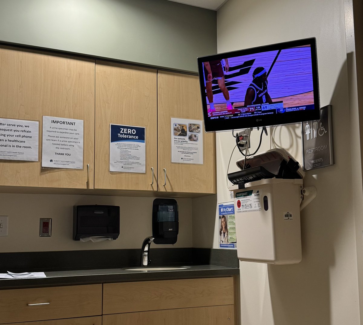 AdamTriggerWT's tweet image. Unexpected ER visit but we got Santa Clara home on that little 📺 and I’m still awake so if you have questions about games or want to know what I make a number fire away

Yes I will be on Full Court Press at 10AM

#NoDaysOff #MarchMadness