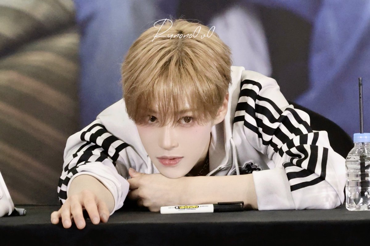 Runono﹥﹤ tweet media