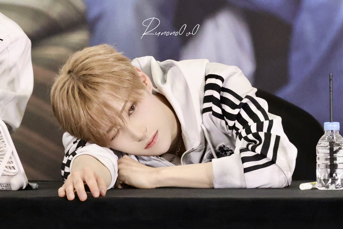 Runono﹥﹤ tweet media