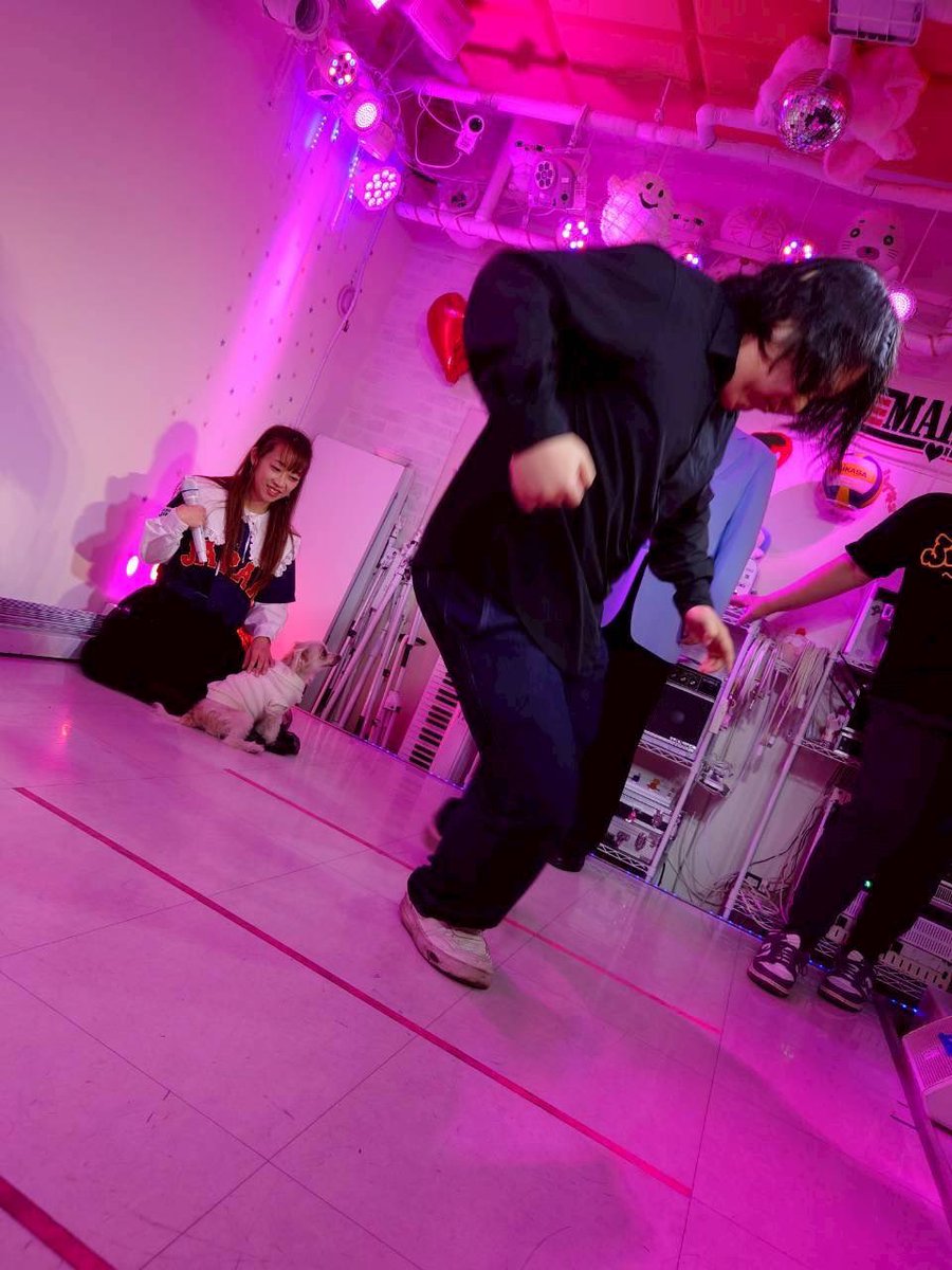 DU_M1225's tweet photo. 先日はマリールーで太りまSHOW!!
ありがとうございました！！

マシュマロ1分間で30個余裕かと思ったら意外と難しくて23個だった…！

あと学生ぶりに反復横跳びしたので筋肉痛です笑

こんな素晴らしい方々と共演できる機会は滅多にないと思うので、このイベントで歌わせていただいて嬉しかったです！

歌うのも企画も超楽しかった！！
観てくださった皆様ありがとうございました！！