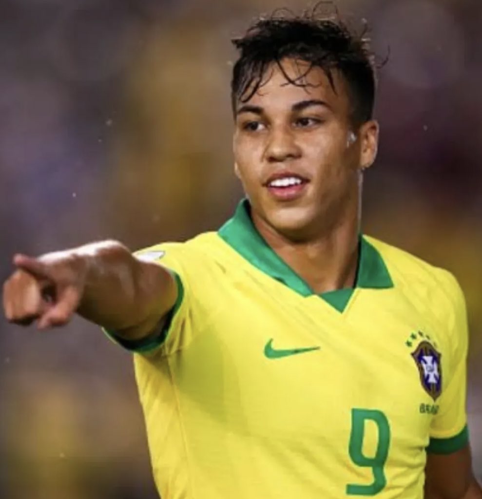 O Brasil precisa de um cara com as características do Kaio Jorge 

Artilheiro nato, provocador raiz e bãoooo de briga 

Kaio Jorge é Seleção brasileira, é inevitável