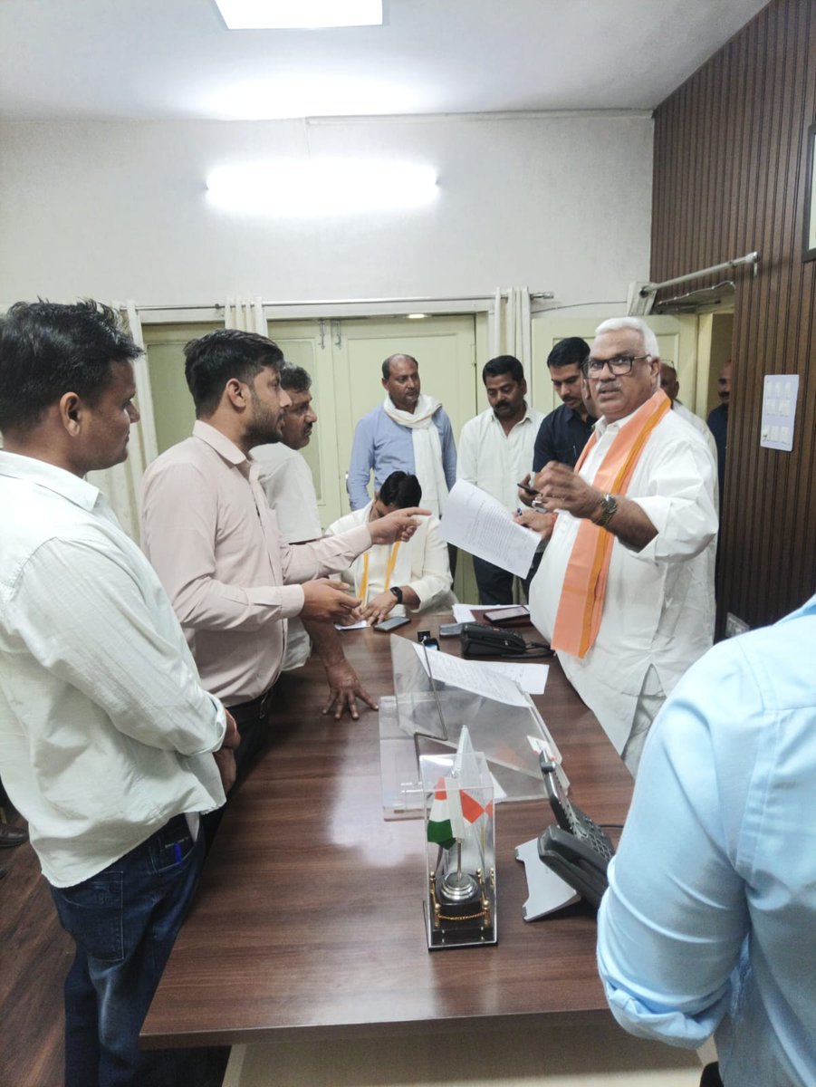 एक साल का वेटिंग नियम चतुर्थ श्रेणी कर्मचारी भर्ती से लागू करने की मांग को लेकर सौंपा ज्ञापन
#EducationNagari #चतुर्थ_श्रेणी_भर्ती_मांगे_त्यागपत्र_पर_वेटिंग #4th_grade_में_भी_1साल_तक_वेटिंग_जारी_हो