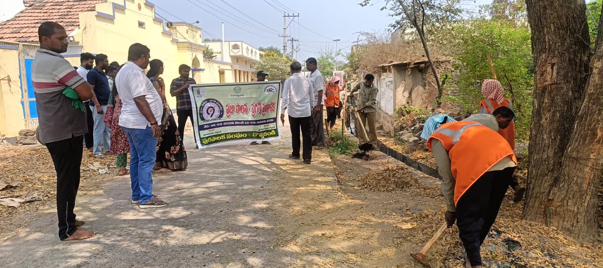 ChoppadandiMC's tweet photo. As apart of Praja Palana - Pragathi Pranalika -99 days program Conducted  Cleanliness Program in 7rd ward cleared GVP, Drains and roads  @SwachhBharatGo
@SwachhBharat
@MoHUA_India
@tksreedevi
@cdmatelangana
@TelanganaCMO
@RoopaMishra77 https://t.co/h20uZOT5XT