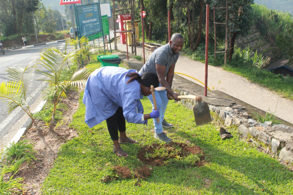 MurundaHospital's tweet photo. Uyu munsi kuwa 10/03/2026 abakozi b'Ibitaro bya Murunda bazindukiye mu gitondo cy’isuku aho hatewe ibiti by’imbuto birenga 50, ni  muri gahunda ya "Greening and beautification". Iki gikorwa cyagenze neza.
@RutsiroDistrict https://t.co/04d7JoIREV