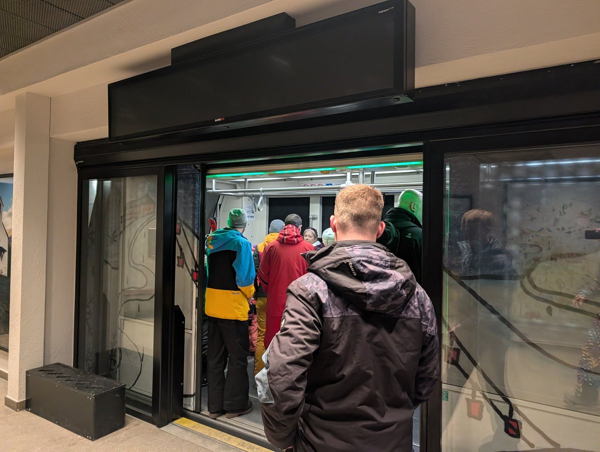 seroosonice's tweet photo. Gaan we weer, metro Serfaus richting de lift https://t.co/FoFA2X68n6