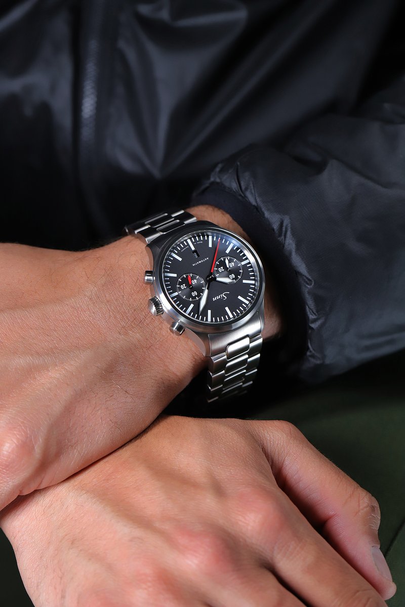 Sinn_FFM's tweet photo. 936 – der Chronograph mit 60er Teilung bei der Stoppminute.
Am Handgelenk (Umfang 18 cm) mit Massivband (TEGIMENT). Die 936 mit 43 mm Gehäuse (mit TEGIMENT) misst 50 mm von Bandanstoß zu Bandanstoß (12-6 Uhr).
#sinn #sinnspezialuhren #bicompax #tegiment #sz05 #sinn936
https://t.co/kVvkd9uD6G