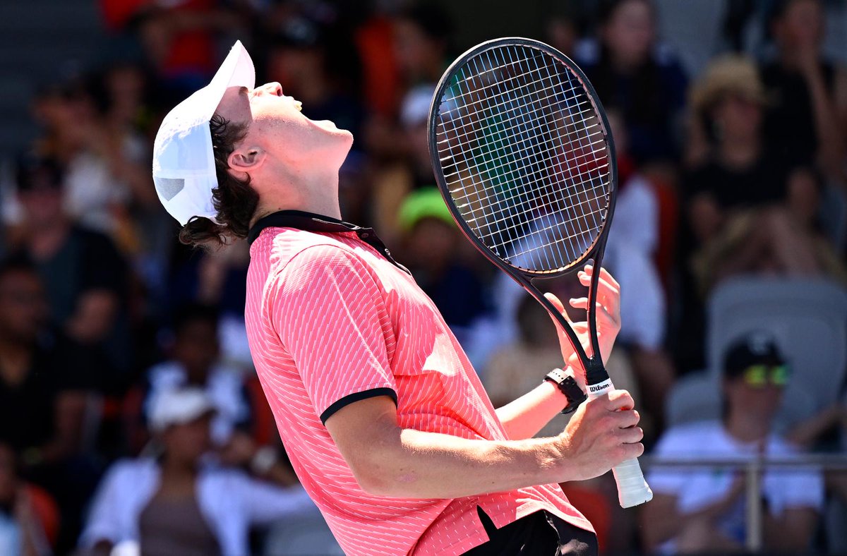 Parsa Bombs 💣 tweet media