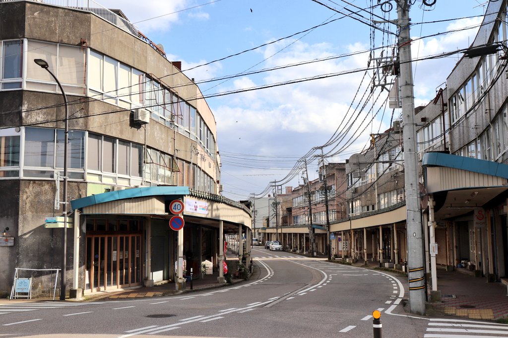 ため口 tweet media