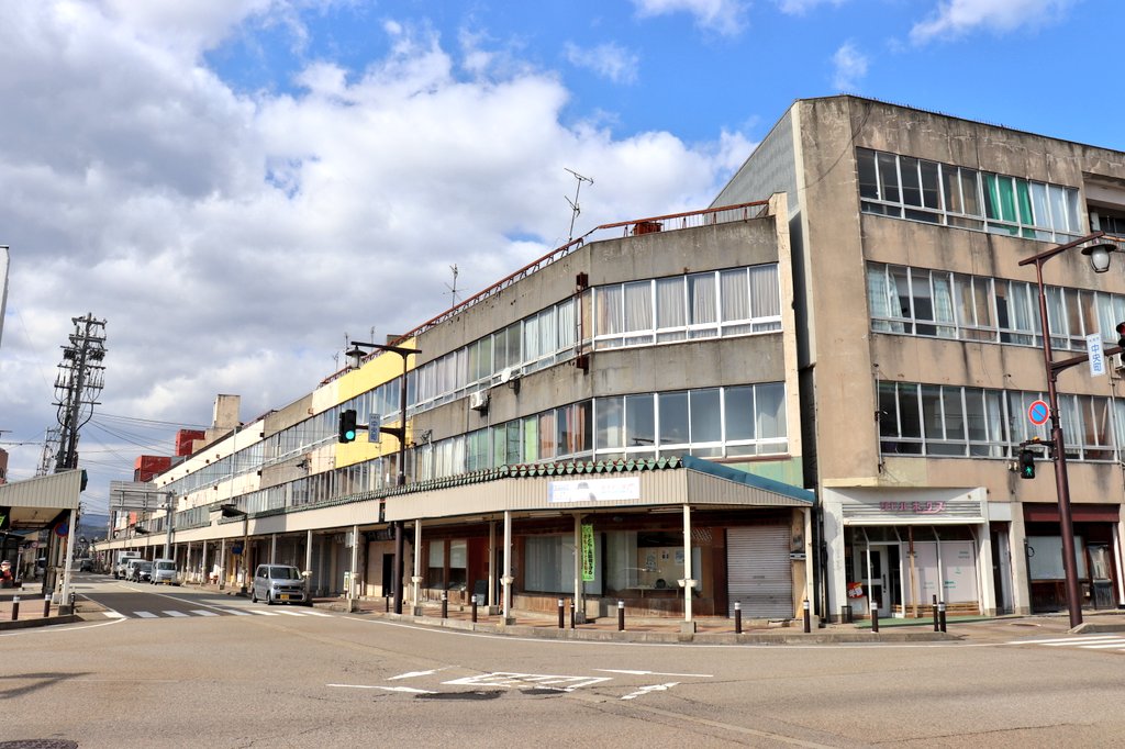 ため口 tweet media