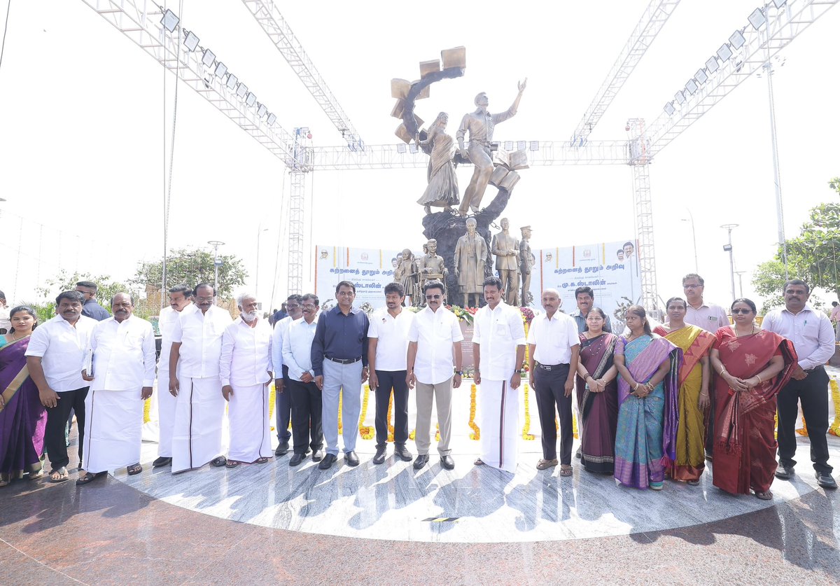 Anbil_Mahesh's tweet photo. கற்றனைத் தூறும் அறிவு

கல்வியால் சிறகு விரித்து உலகம் முழுதும் பயணிக்கும் நமது மாணவர்களையும், திராவிட மாடல் அரசின் கல்வித் திட்டங்களையும் கொண்டாடும் விதமாக பள்ளிக் கல்வித்துறையால் அமைக்கப்பட்டுள்ள “கற்றனைத் தூறும் அறிவு” சிலையினை மாண்புமிகு தமிழ்நாடு முதலமைச்சர் @mkstalin அவர்கள் திறந்து வைத்து சிறப்பித்தார்.

பல்லாண்டு கால அடிமைச் சங்கிலியை உடைத்து அனைவருக்கும் கல்வி எனும் இலட்சியத்தில், தமிழ்நாடு கல்விக்கு வழங்கும் முக்கியத்துவத்தின் அடையாளமாக இச்சிலை திகழ்கிறது.

நமது அரசின் திட்டங்களால் உலகம் முழுதும் பயணிப்போம். கல்வி வானைத் தொடுவோம்.

@Udhaystalin 
@evvelu 
@PKSekarbabu 
@mp_saminathan 
#கல்வியில்_சிறந்த_தமிழ்நாடு
#DravidianModel