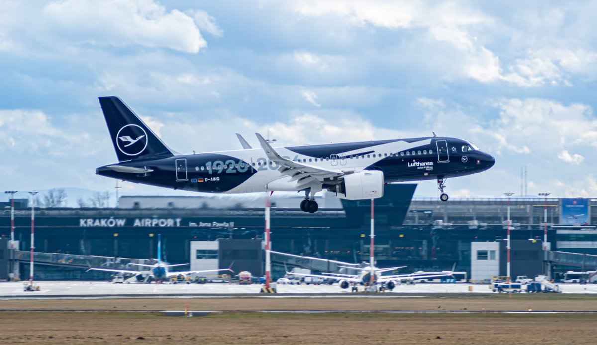 KrakowAirport's tweet image. Pogoda na wtorek w #KrakowAirport✈️ 
🌡️ Temperatura maksymalna: ok. 17 °C
🌬️ Wiatr: słaby do umiarkowanego
➡️ W ciągu dnia będzie dość ciepło jak na marzec, z dużą ilością chmur, ale bez większego deszczu. Słońca nie zabraknie. 

📷 Grzegorz Żywar #spotting