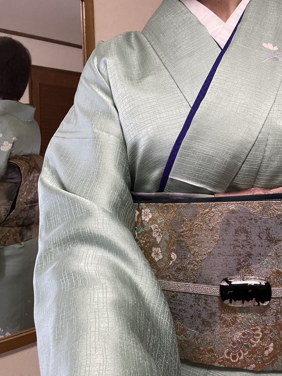 昨日よりはキレイに着れたと思うけど二重太鼓の真ん中に折り線…