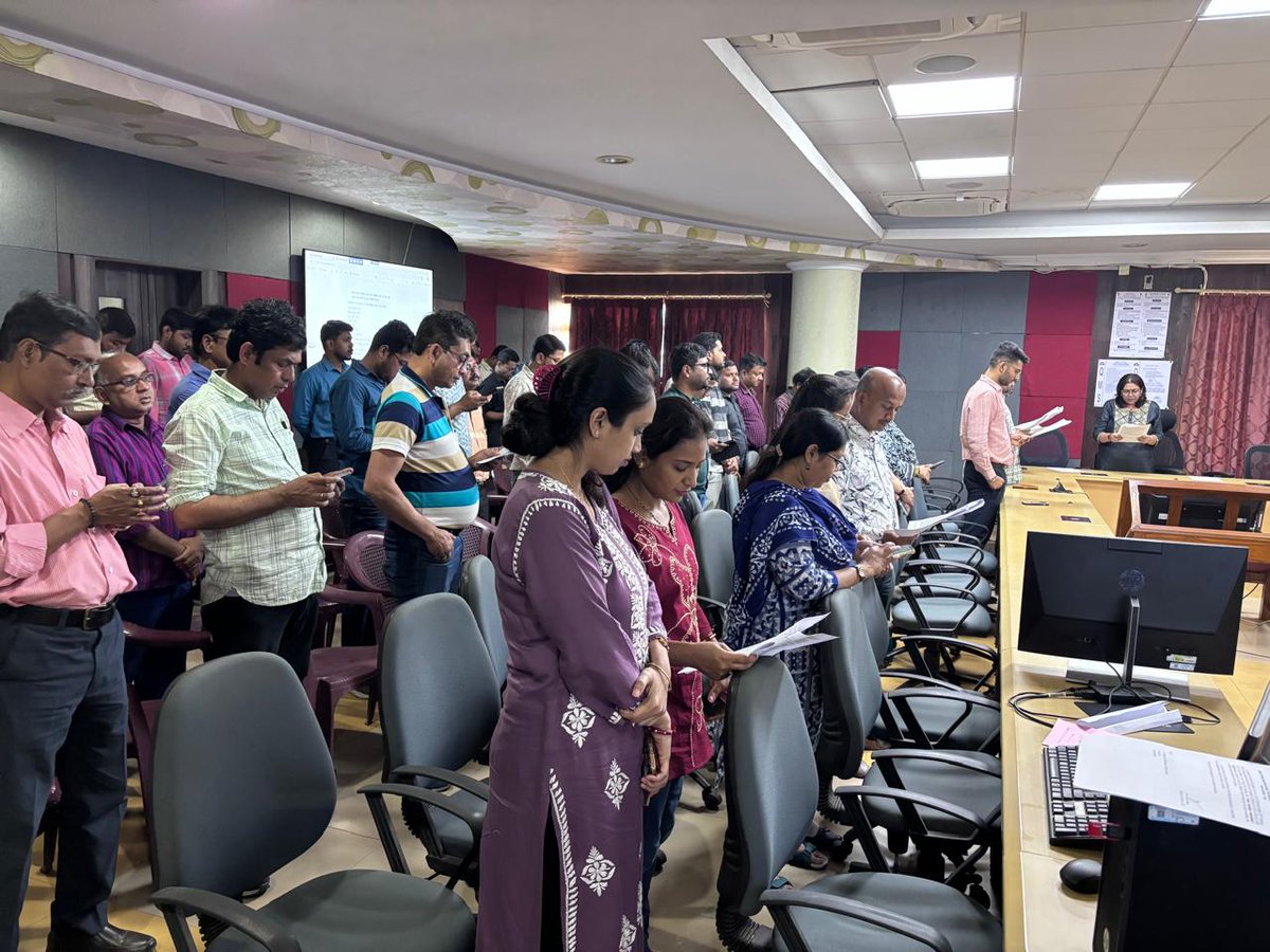 DgcisDoC's tweet photo. Officers and officials of DGCI&amp;S joined the “Seva Sankalp Resolution,” reaffirming their commitment to dedicated public service https://t.co/O1TFO5Ax4D