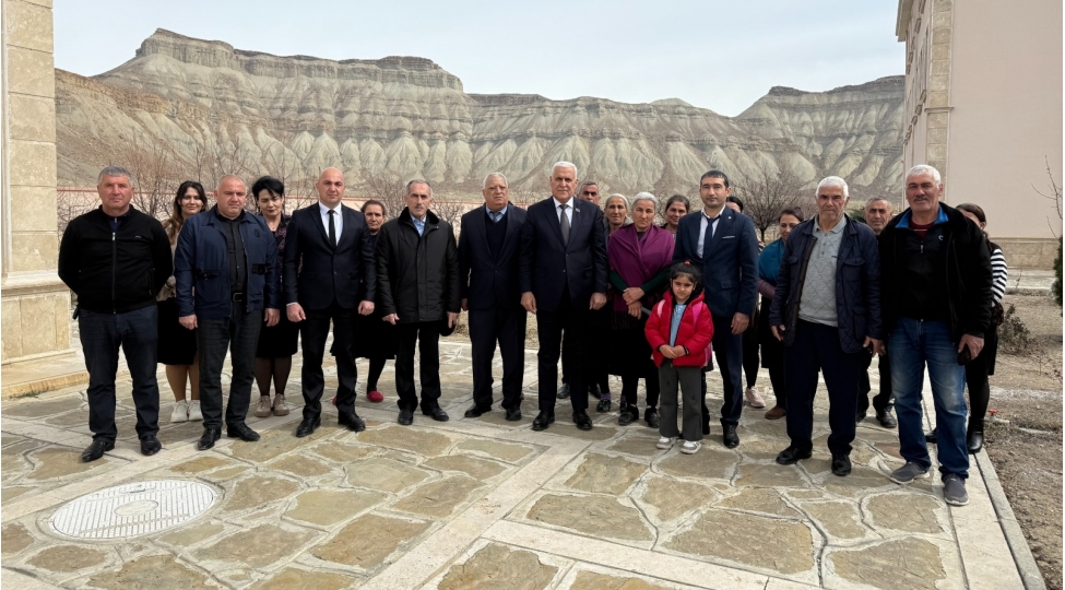 ikisahilnews's tweet photo. 🇦🇿 @Milli_Majlis|in deputatı Vüqar Rəhimzadə #Culfa rayonunun #Dizə kənd mərkəzində seçiciləri ilə növbəti görüşünü keçirib - #FOTO
🖇️ https://t.co/wy4mhrBIqE https://t.co/It4yQzkP1u