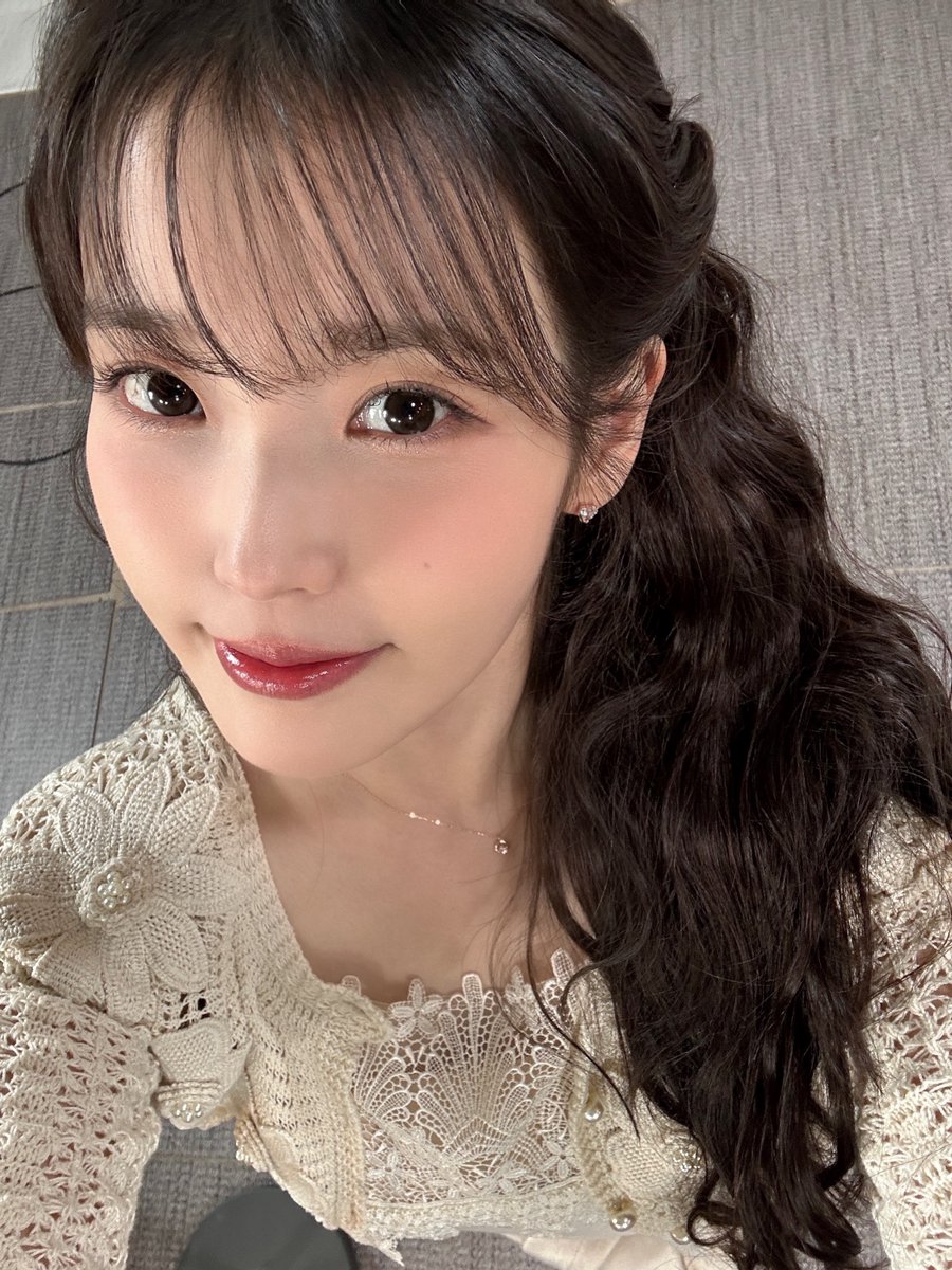 [📷] 
260310
아이유의 팔레트 Ep.34

매번 레전드 헤메코 자랑하는
팔레트 셀카 보고 싶었던 유애나🙋‍♀️
호스트 아이유의 셀카 낋여왔습니다

선배미, 내리사랑 모두 보여주었던 이번 팔레트
바라만 봐도 좋아요🫂

#아이유 #IU 
#아이유의팔레트