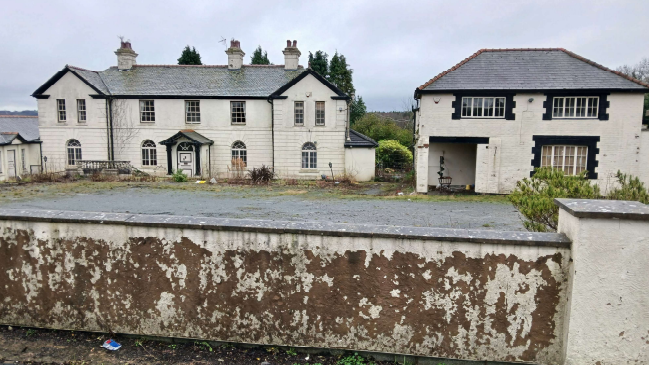 leaderlive's tweet image. Demolition of Northop Hall hotel could make way for 80-bed care home.

leaderlive.co.uk/news/25920482.…

#Flintshire #demolition #planning #socialcare