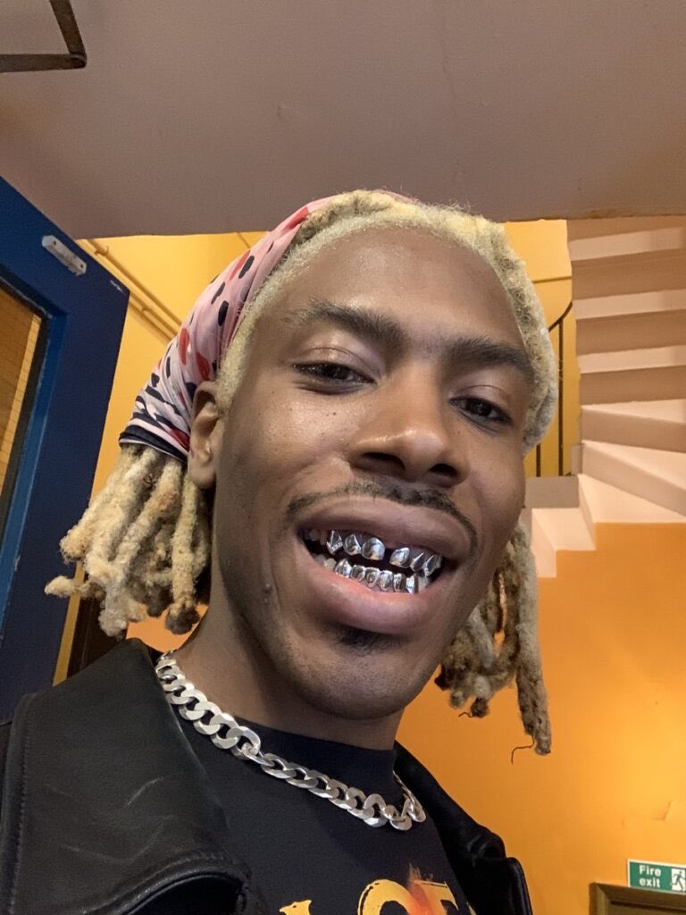 THE ROOM 🛸 tweet media