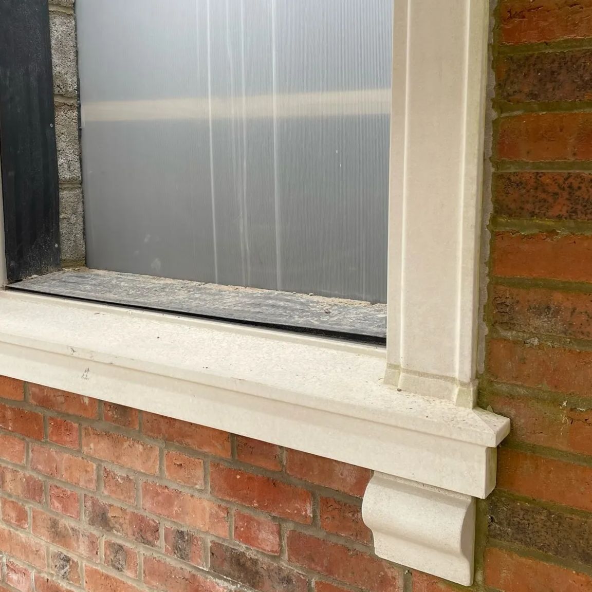 This shows a moulded window surround with short scrolls to the underside of the cill.  If you after a surround that is more bespoke and unique, then contact us today. 
sales@stonebydesign.co.uk
#caststonemanufacturers
#architecturalcaststone
#wetcaststone
#wetcast