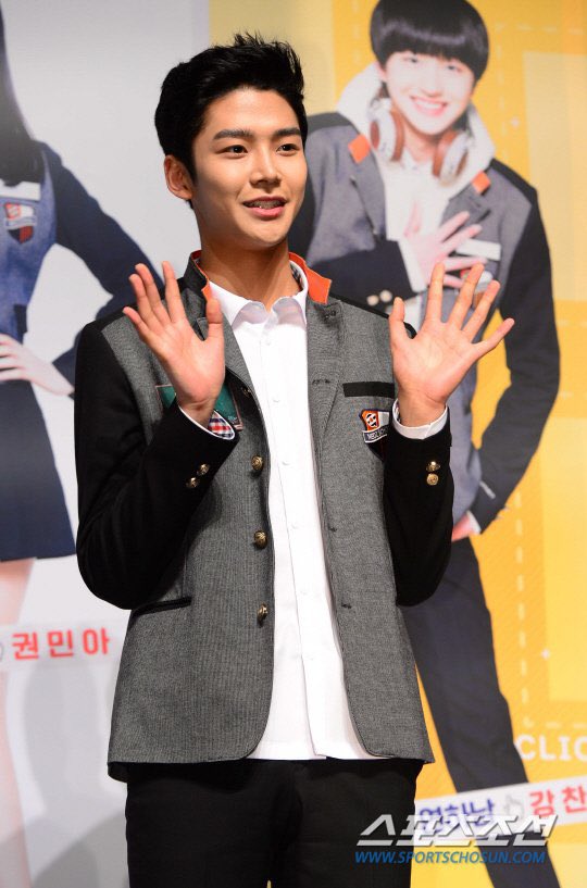 RowoonNews's tweet photo. [ARTICLE] The producer who discovered Rowoon at FNC shared a story about him.

One of Koo Bon-young’s most remarkable achievements at FNC was discovering Rowoon. Koo personally discovered Rowoon when he was a third-year student at Hwimun Middle School.

At the time, Rowoon had already received five or six business cards from different agencies at a school festival, showing how much attention he was attracting in the industry.

During an FNC audition, Koo noticed a tall boy who stood out among numerous applicants. He immediately called him into his office and began a meeting with his mother.

Rowoon had never formally trained in singing or dancing, but
Koo confidently told his mother:

“It doesn’t matter if he can’t sing or dance yet. I can train him. Please trust me and sign with FNC.”

That conviction led to the contract.

Later, during his trainee days, Rowoon even gave Koo a heartfelt handwritten letter saying:

“Thanks to you, Director, I was able to get through my difficult teenage years.”

Koo recalled warmly:
“Even after I left the company, he never forgot to message me on Teachers’ Day. I recently heard he enlisted in the military. I thought, ‘He’ll do well wherever he goes.’ His parents are wonderful people as well.”

🔗 https://t.co/MA3wCVdYG0
#ROWOON #로운