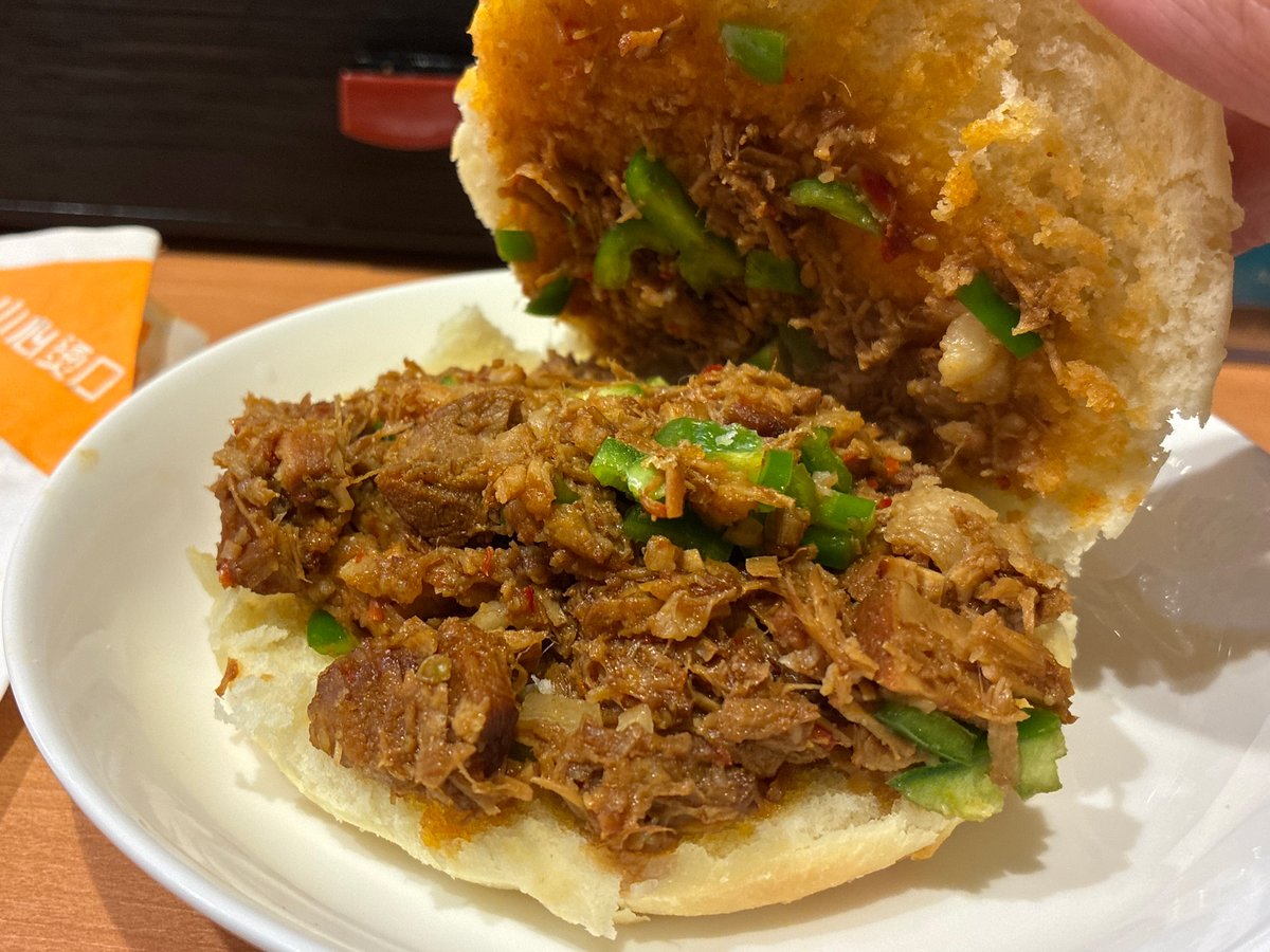 ①業務スーパーの肉夾饃 千層饃を使った潼関肉夾饃 ▽西安名物・潼関肉 