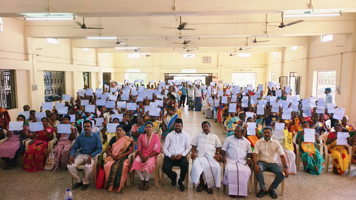 மணப்பாறை சட்டமன்ற தொகுதிக்கு உட்பட்ட மணப்பாறை மற்றும் மருங்காபுரி வட்டங்களில் வசிக்கக்கூடிய 193 பயனாளிகளுக்கு இன்று இலவச வீட்டு மனை பட்டா வழங்கினேன்.