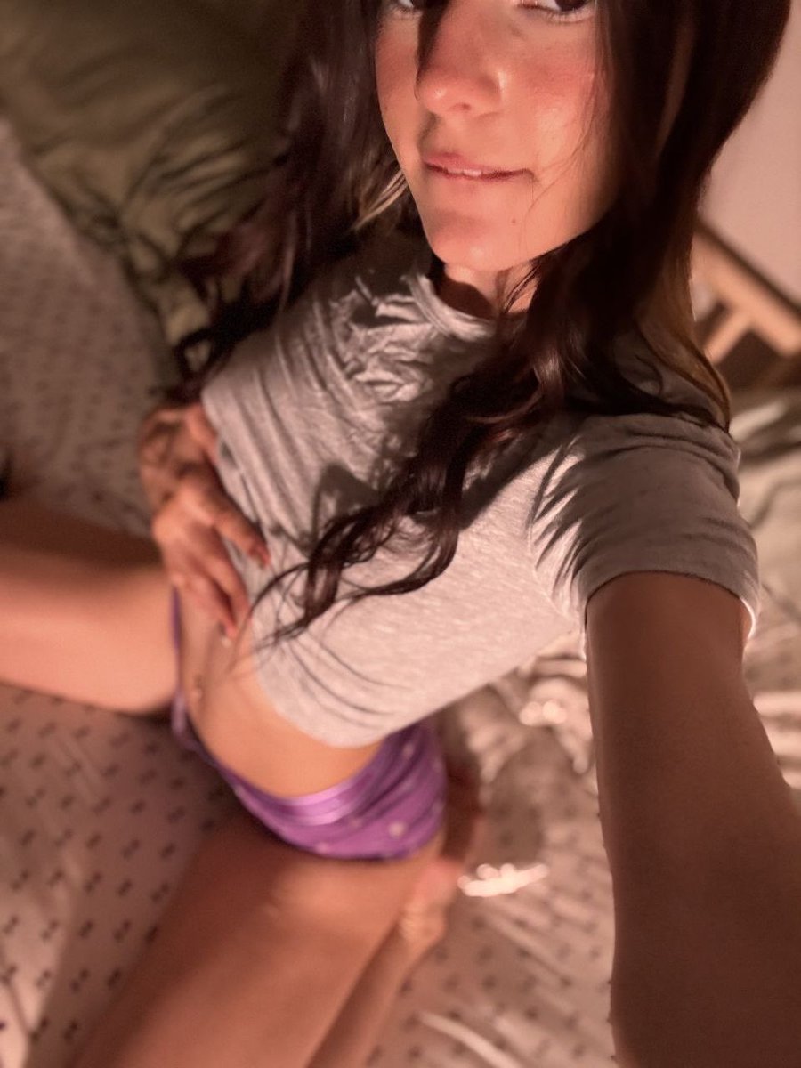 babimiaa's tweet photo. thinking abt being tied down by my ankles and wrists and eaten out until im crying. https://t.co/aAo3ZTEJfQ