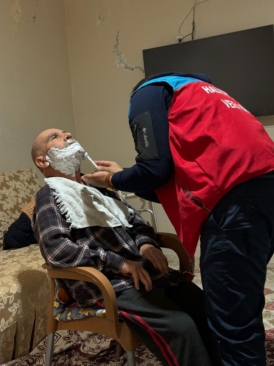 Şanlıurfa Haliliye Kaymakamlığı Sydv. Vefa Birimi olarak gönüllere dokunmaya devam ediyoruz.Şanlıurfa Haliliye ilçesine bağlı Tüm  Mahallelerimizde Yaşlı ve dezavantajlı ailelerimize VEFA projesi kapsamda ulaştırıyoruz.