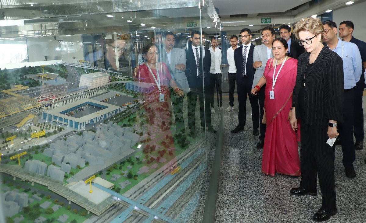RailAnalysis's tweet photo. #NDB President Ms. Dilma Rousseff tours #NamoBharat Corridor, reviews advanced regional transit system
Read more: https://t.co/ybI8y0GEZC
#NCRTC #DelhiMeerut #RRTS #NewDevelopmentBank #UrbanMobility #SaraiKaleKhan #Station #Connectivity #Infrastructure #RailAnalysis https://t.co/6efdnvP65q