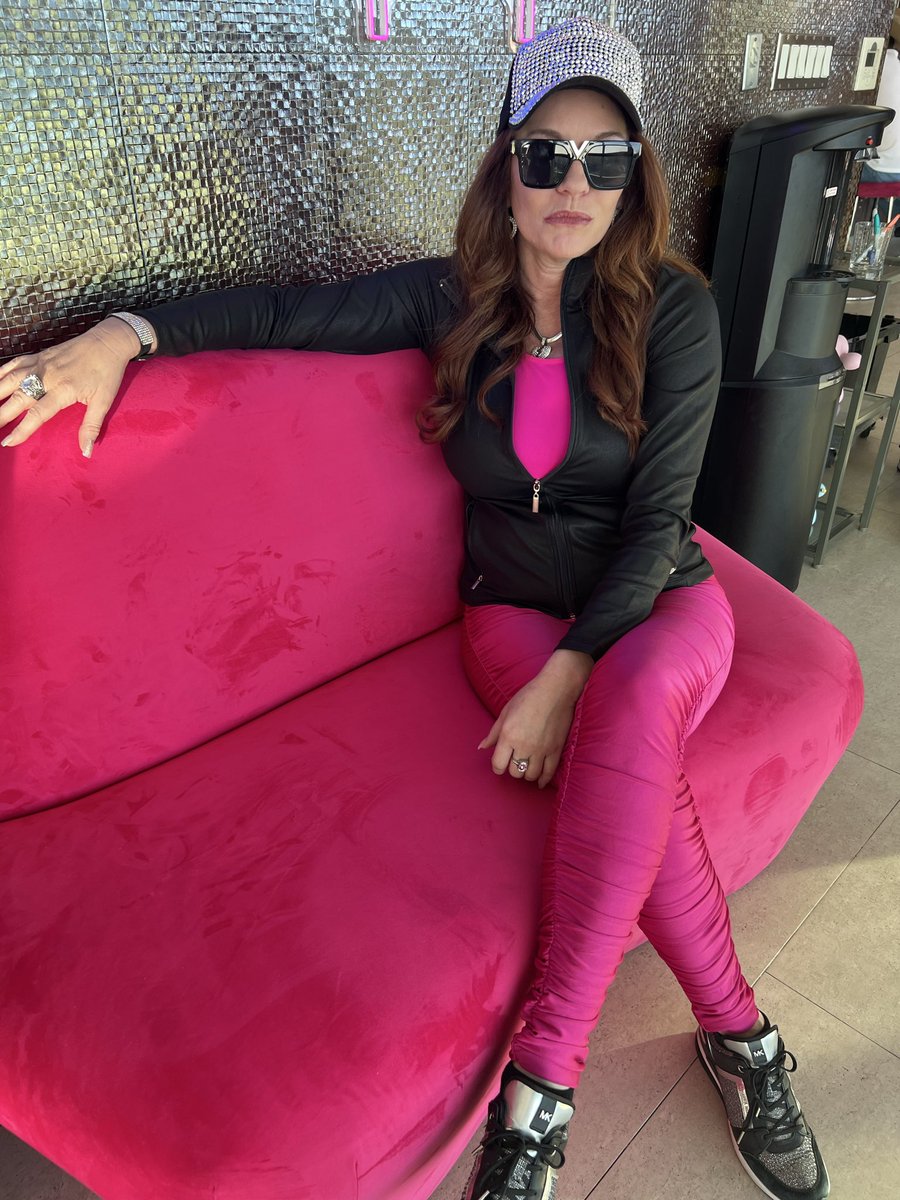 April Diamond tweet media