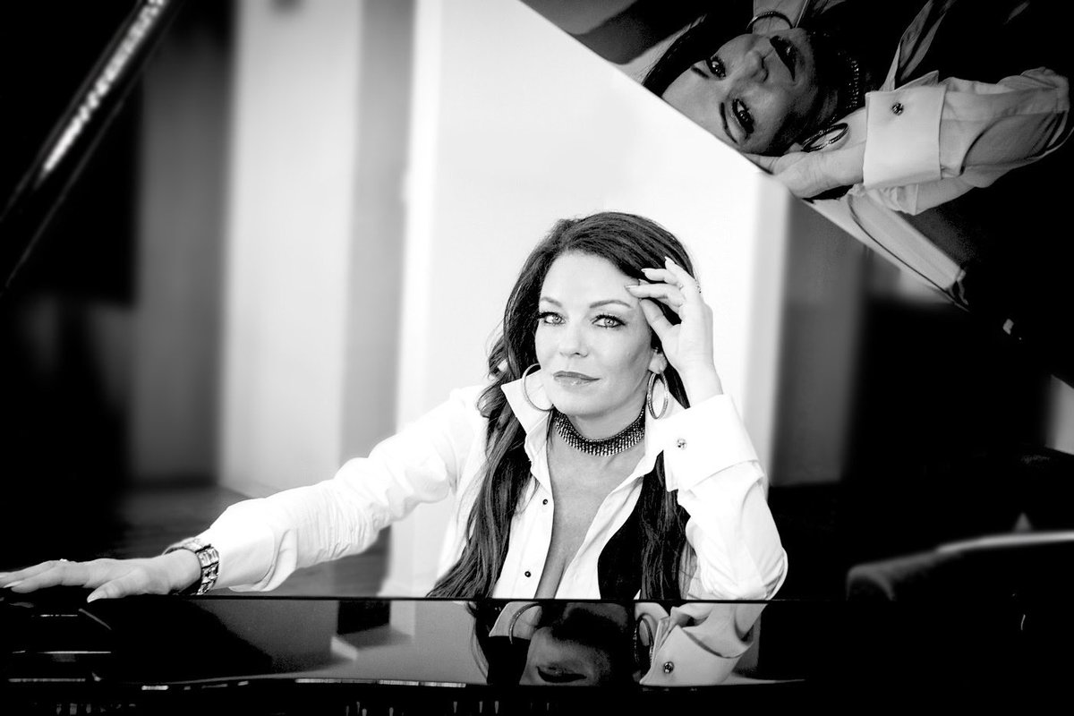 April Diamond tweet media